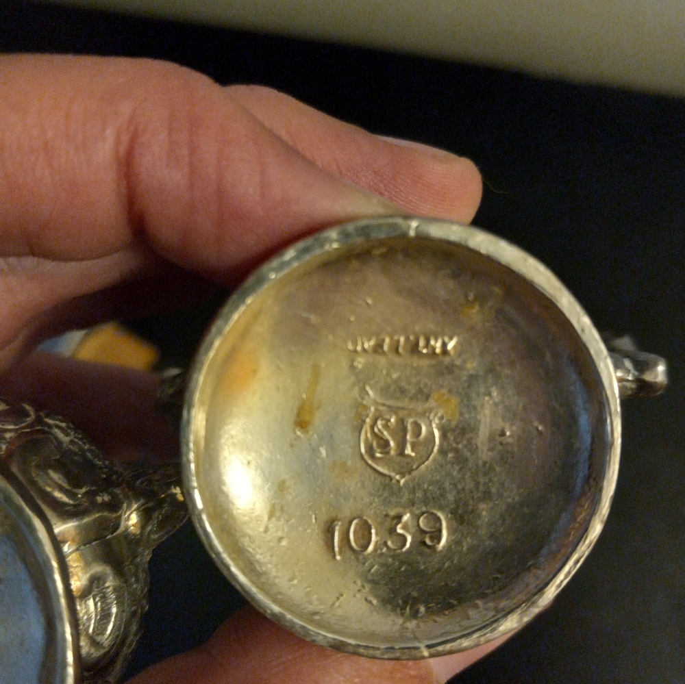 Vintage Teapot Salt & Peppee Shakers - Picture 5 of 6